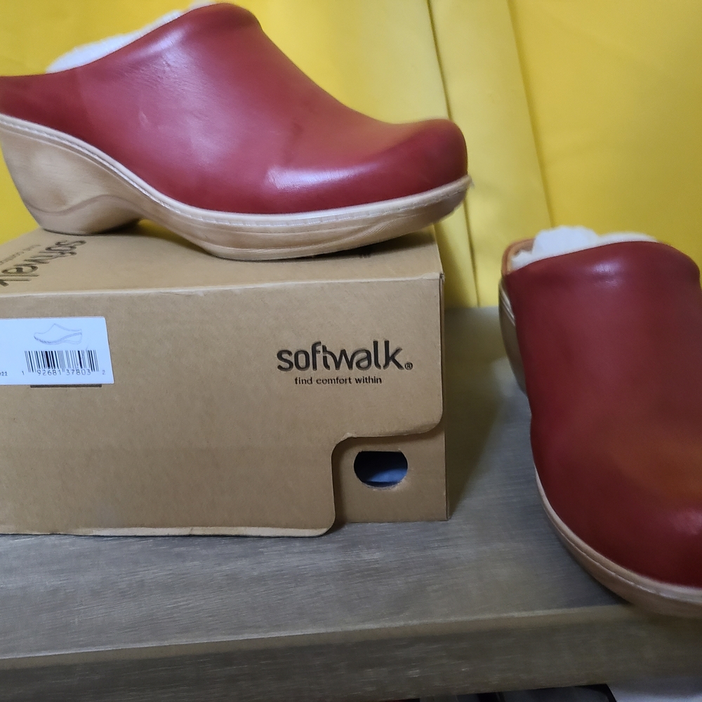 SoftWalk Women's Red Leather Mules